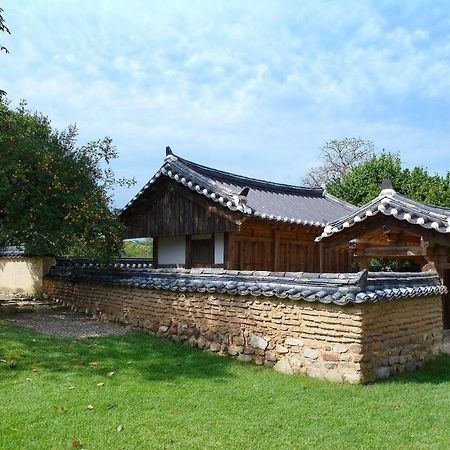 Bukchondaek Bed & Breakfast Andong Ngoại thất bức ảnh